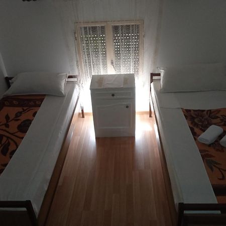 Hostel Vera - Airport Podgorica Mitrovici  Room photo