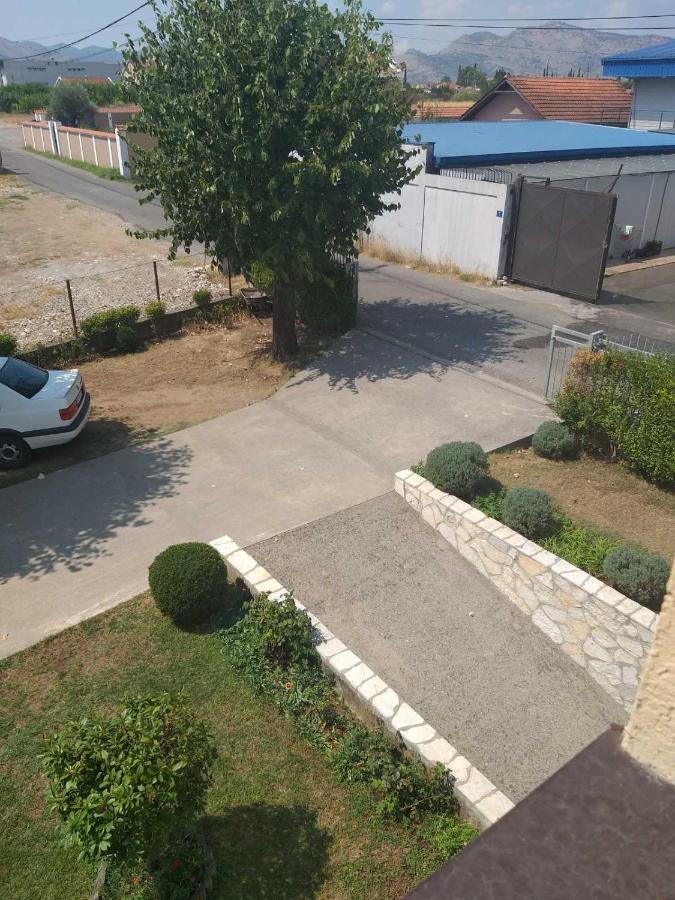 Hostel Vera - Airport Podgorica Mitrovici  Exterior photo